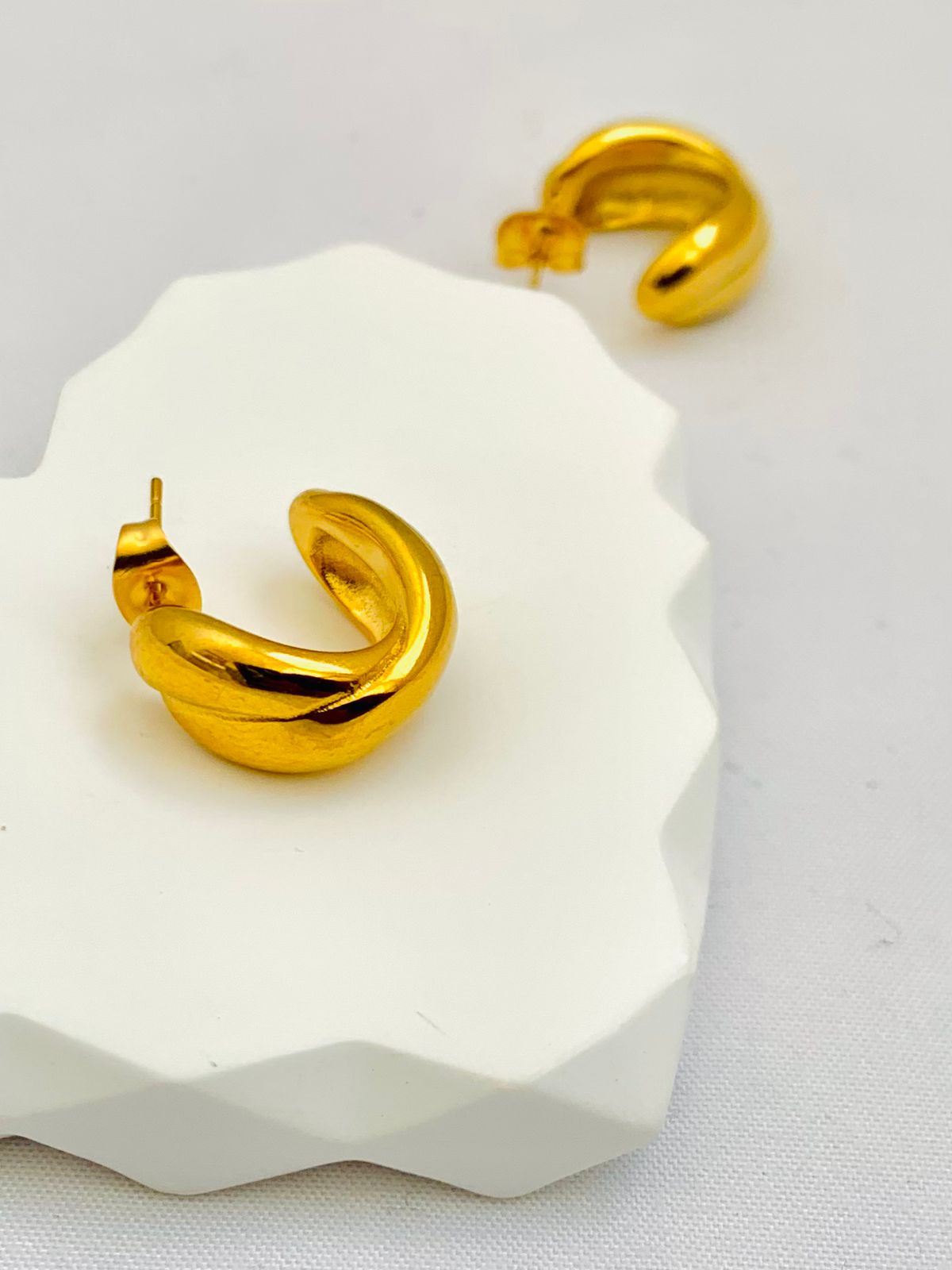 Bold Minimalist Hoop Earrings